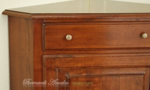 Credenza ad angolo in noce massiccio stile classico